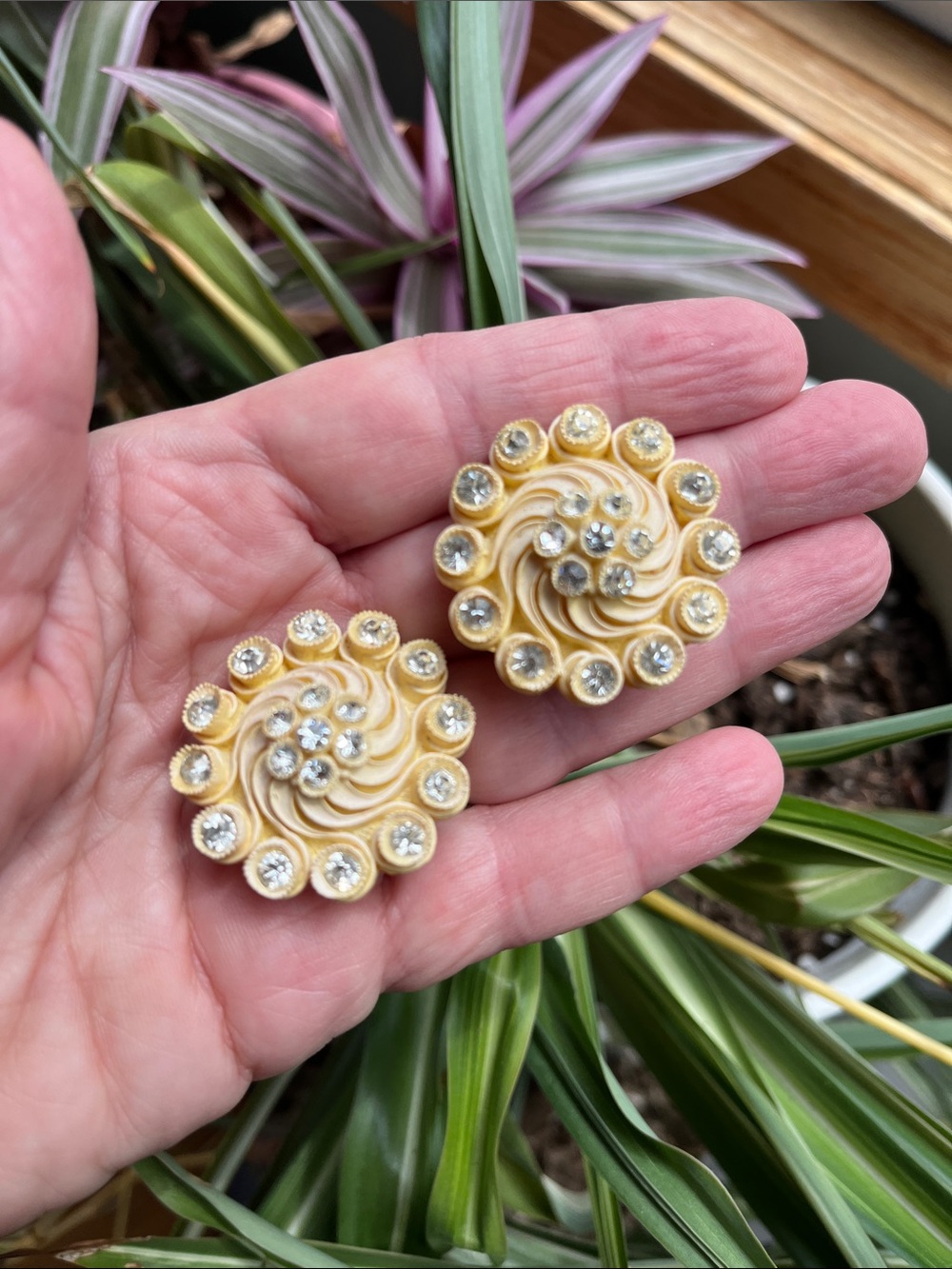 Vtg Flower Swirl Clip On Earrings Carved Cream Celluloid/Plastic & Rhinestones